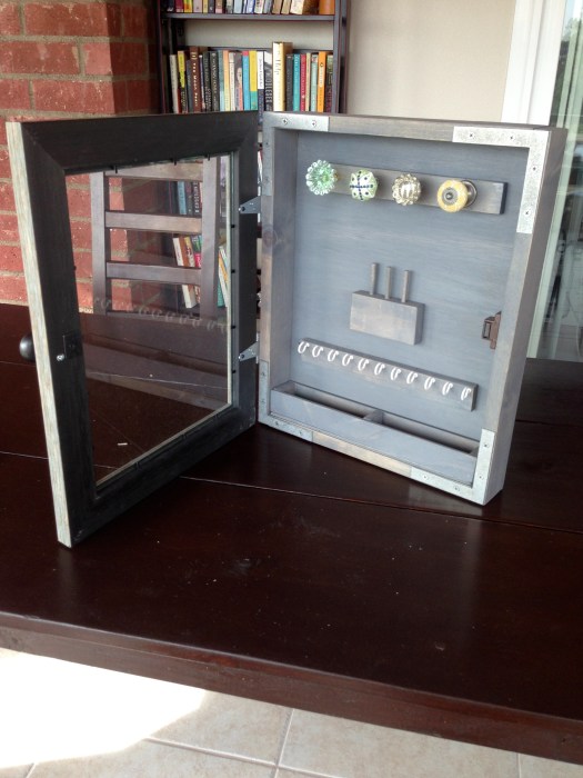 The final product. The knobs look great and give it some much needed character!