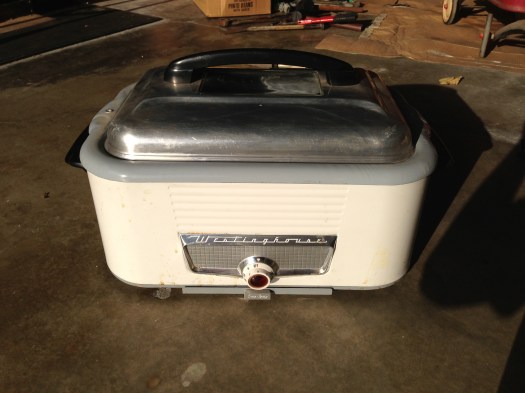 An old electric oven! I don't know why I'd ever use this, but it looks cool. I guess if my ovens ever break, I can plug this in and cook a turkey.